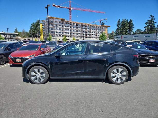 2021 Tesla Model Y Long Range AWD | Adaptive Cruise Control! image 3