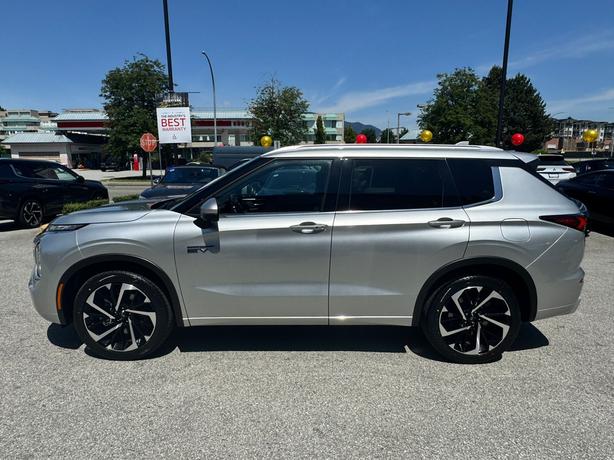 2025 Mitsubishi Outlander PHEV GT Premium - $10,000 Discount, Manager Demo! image 8
