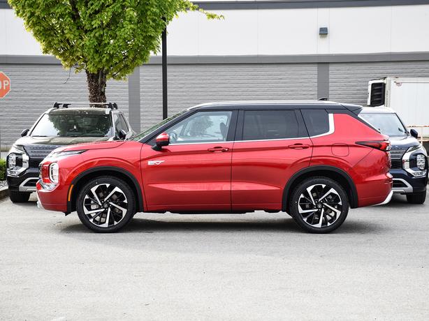 2025 Mitsubishi Outlander PHEV GT - $10,000 Discount, Manager Demo! image 3