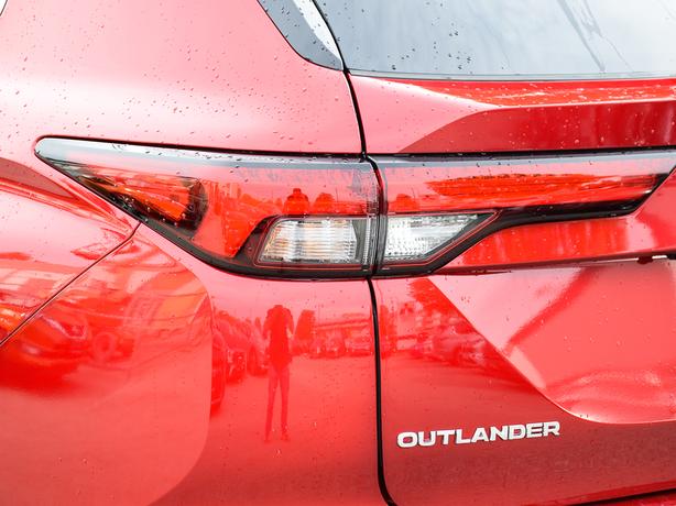 2025 Mitsubishi Outlander PHEV GT - $10,000 Discount, Manager Demo! image 6