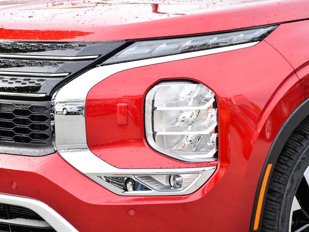 2025 Mitsubishi Outlander PHEV GT - $10,000 Discount, Manager Demo! image 8