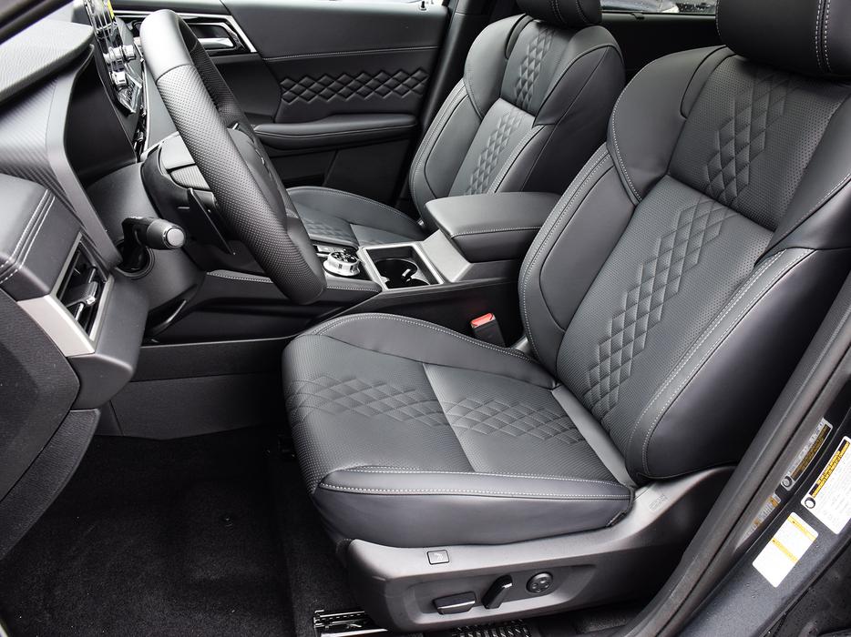 2025 Mitsubishi Outlander PHEV Noir - $10,000 Discount, Manager Demo! display photo