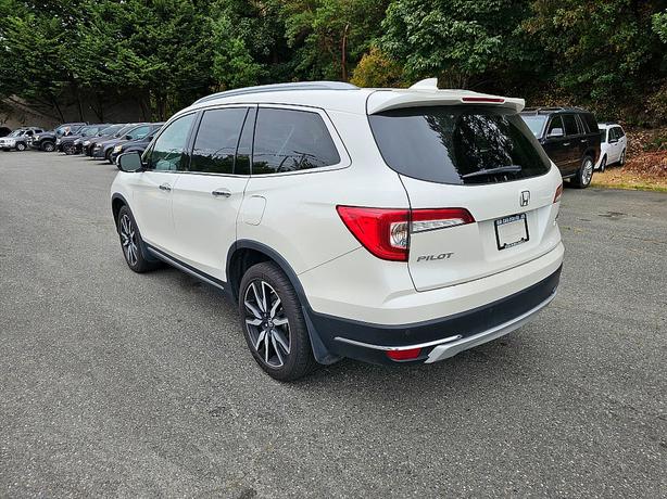 2019 Honda  Pilot Touring 8-Passenger image 3