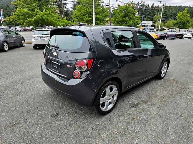 2016 Chevrolet  Sonic LT image 4