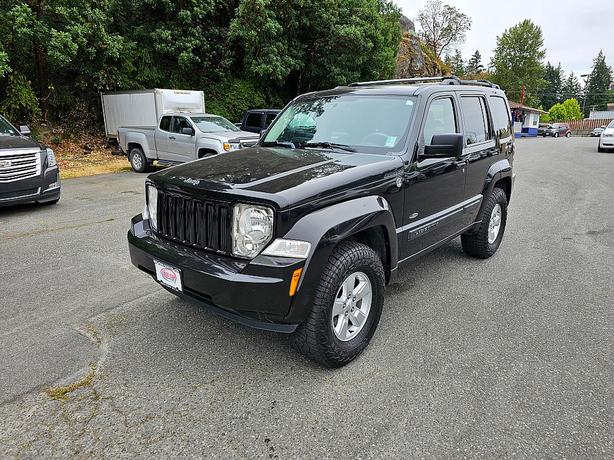 2009 Jeep  Liberty Sport image 2