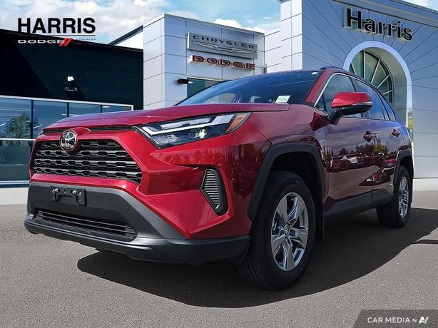 2025 Toyota RAV4 Hybrid XLE AWD | No Reported Accidents! image 1