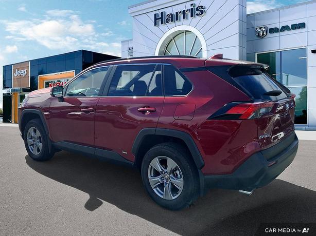 2025 Toyota RAV4 Hybrid XLE AWD | No Reported Accidents! image 4