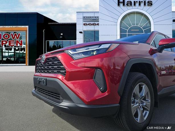 2025 Toyota RAV4 Hybrid XLE AWD | No Reported Accidents! image 8