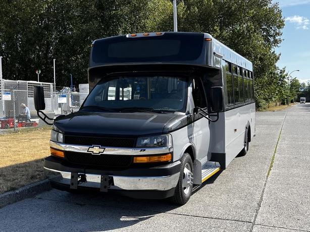 2019 Chevrolet Express G4500  21 Passenger Bus With Wheelchair Accessibility image 4
