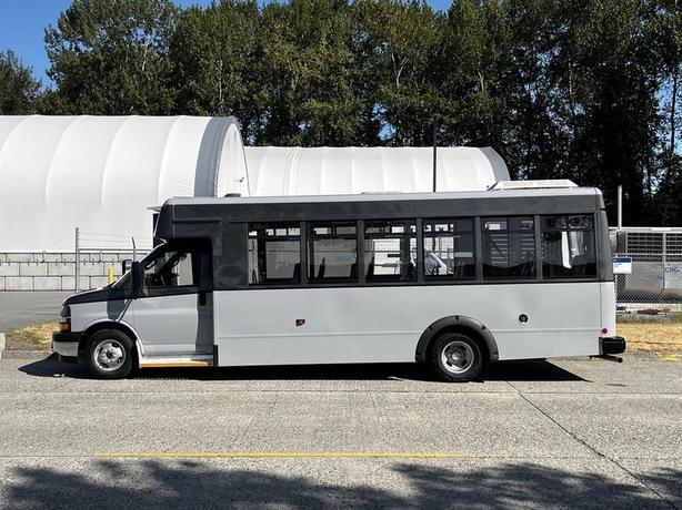 2019 Chevrolet Express G4500  21 Passenger Bus With Wheelchair Accessibility image 6