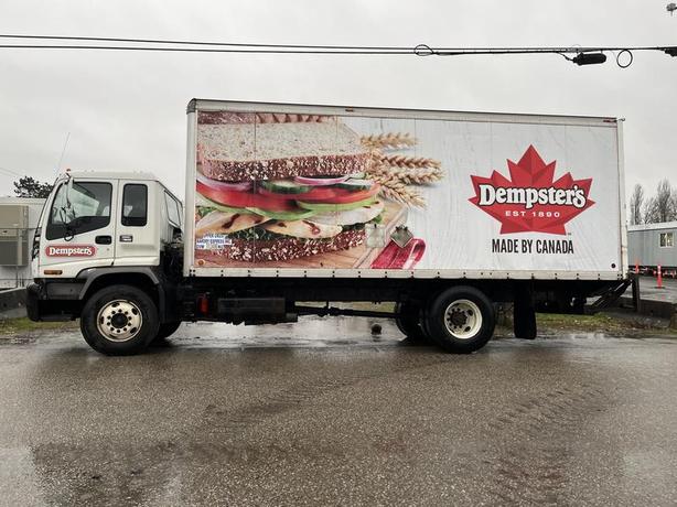 2006 GMC F7B042 20 Foot Cube Van Diesel With Power Tailgate image 2