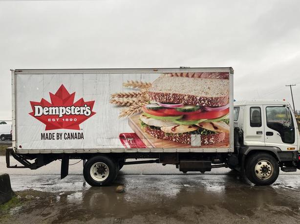 2006 GMC F7B042 20 Foot Cube Van Diesel With Power Tailgate image 6