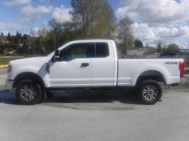 2018 Ford F-350 SD SuperCab XLT Short Box 4WD image 2