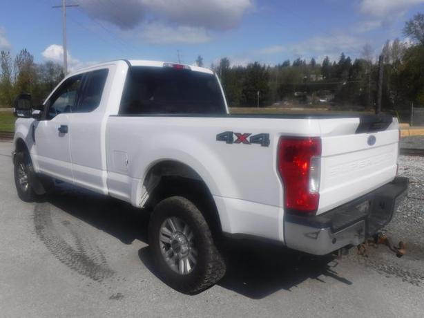 2018 Ford F-350 SD SuperCab XLT Short Box 4WD image 3