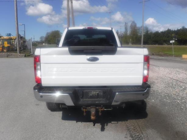2018 Ford F-350 SD SuperCab XLT Short Box 4WD image 4