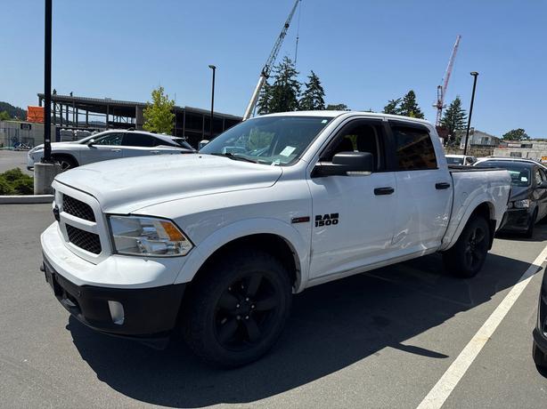 2016 RAM 1500 4WD Crew Cab 140.5 Outdoorsman | Bluetooth Connect! image 3