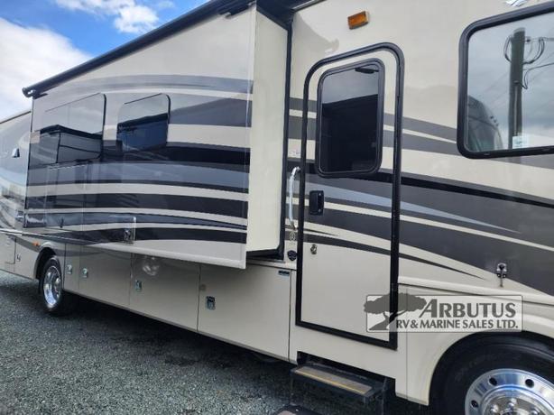 Used 2017 Fleetwood RV Bounder 36Y image 5