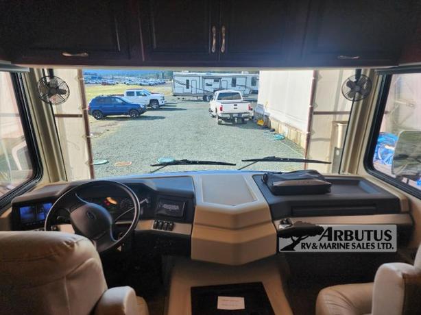 Used 2017 Fleetwood RV Bounder 36Y image 8