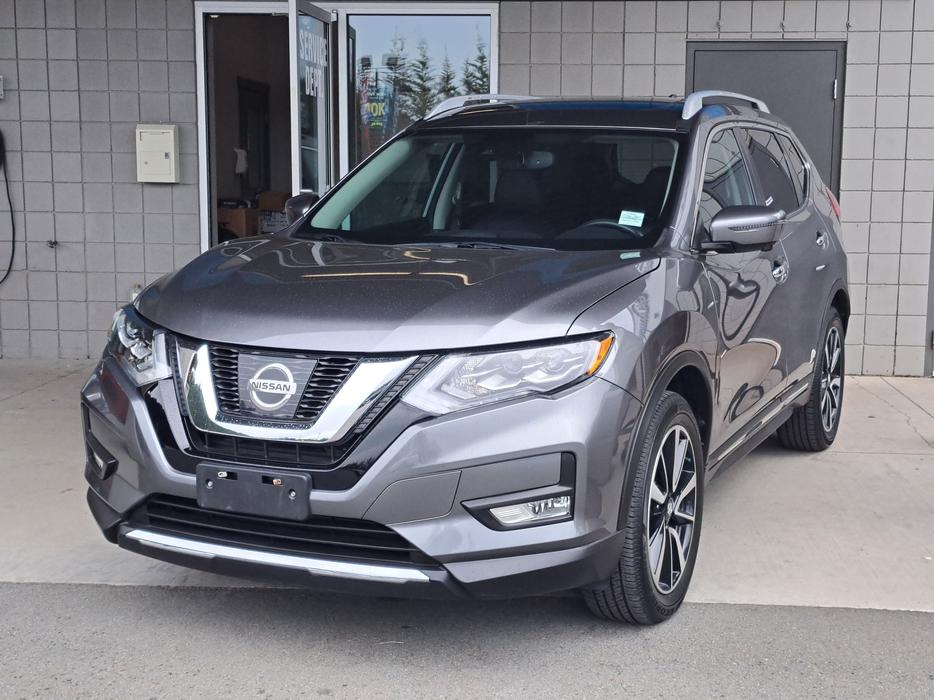2017 Nissan Rogue display photo