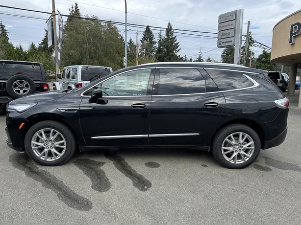 2023 Buick Enclave Essence image 2