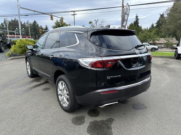 2023 Buick Enclave Essence image 3