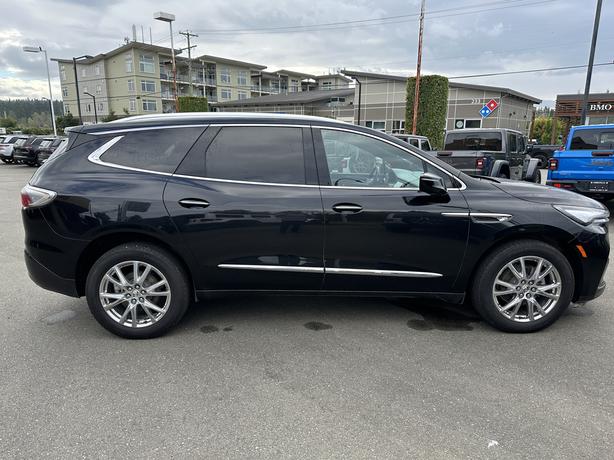 2023 Buick Enclave Essence image 6