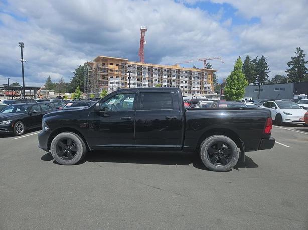 2023 RAM 1500 Classic Express 4x4 Crew Cab 5'7 Box | No Reported Accidents! image 3