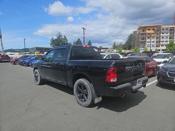 2023 RAM 1500 Classic Express 4x4 Crew Cab 5'7 Box | No Reported Accidents! image 4