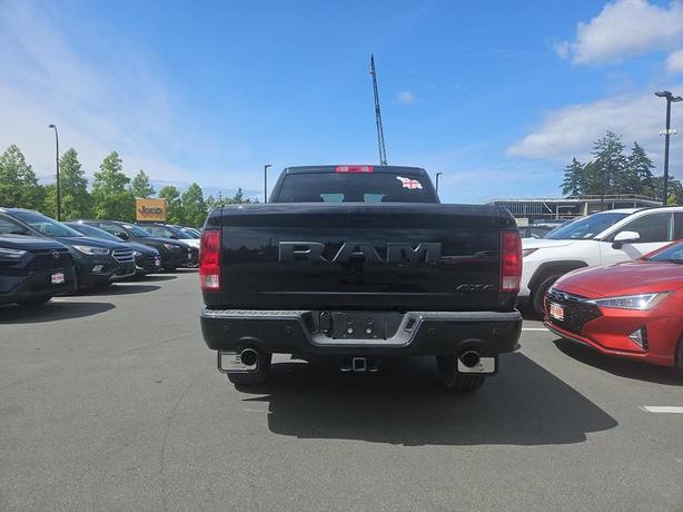 2023 RAM 1500 Classic Express 4x4 Crew Cab 5'7 Box | No Reported Accidents! image 5