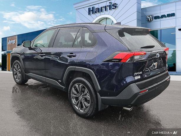 2023 Toyota RAV4 Hybrid XLE AWD | One Owner | No Reported Accidents! image 4