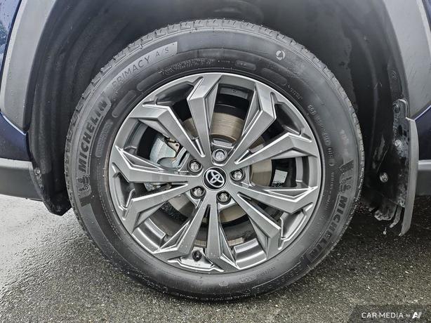 2023 Toyota RAV4 Hybrid XLE AWD | One Owner | No Reported Accidents! image 6