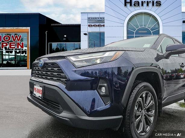 2023 Toyota RAV4 Hybrid XLE AWD | One Owner | No Reported Accidents! image 8