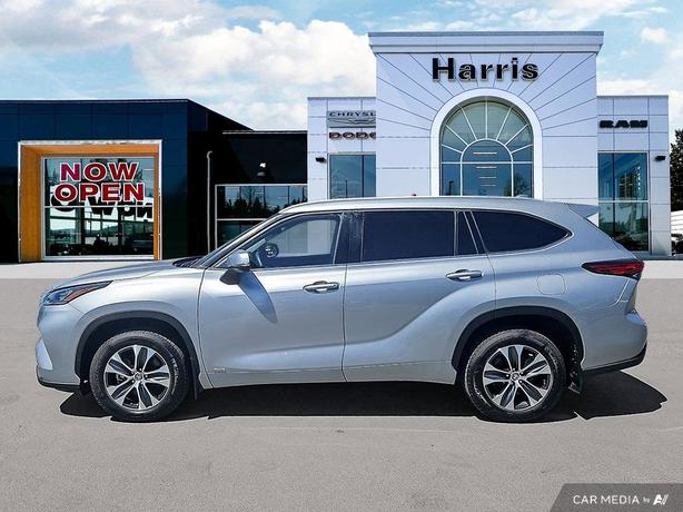 2022 Toyota Highlander Hybrid XLE AWD | Adaptive Cruise Control! image 3