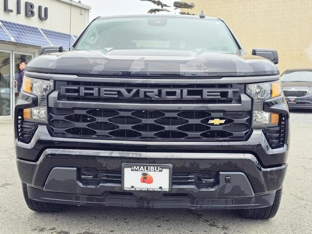 2022 Chevrolet Silverado 1500 Crew Cab Short Box 4-Wheel Drive image 2