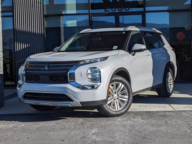 2024 Mitsubishi Outlander SE - No Accidents, 4x4, Heated Seats, Sunroof image 1