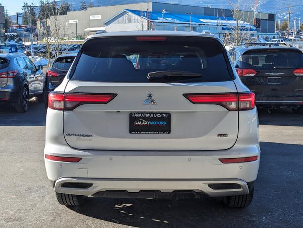 2024 Mitsubishi Outlander SE - No Accidents, 4x4, Heated Seats, Sunroof image 7