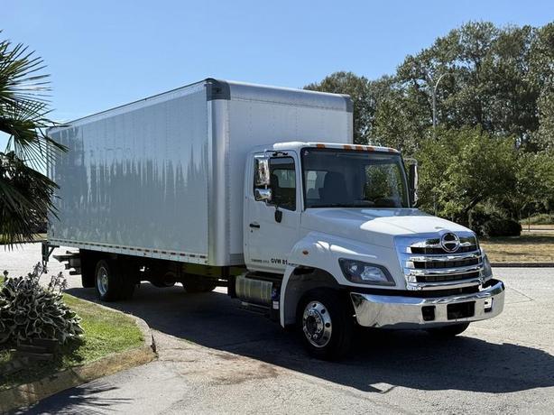 2020 Hino 268 24-Foot Diesel Cube Van with Power Tail Gate image 1