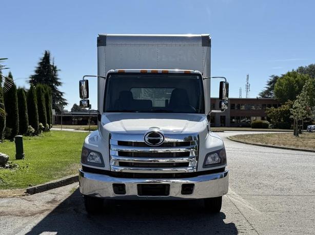 2020 Hino 268 24-Foot Diesel Cube Van with Power Tail Gate image 3