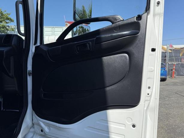 2020 Hino 268 24-Foot Diesel Cube Van with Power Tail Gate image 6