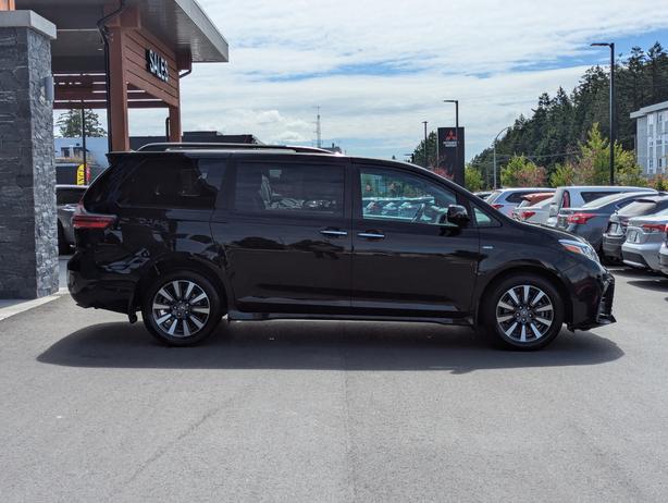 2018 Toyota Sienna 7 Passenger image 5