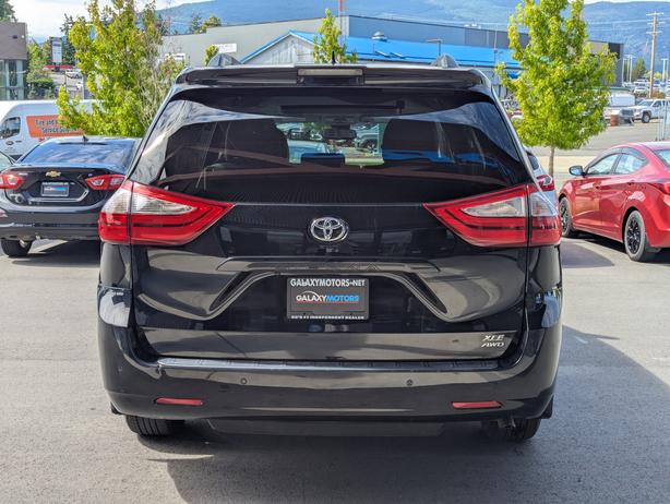 2018 Toyota Sienna 7 Passenger image 7