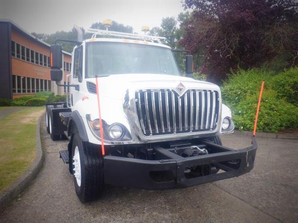 2012 International 7400 Cab and Chassis Air Brakes Dually Diesel image 2