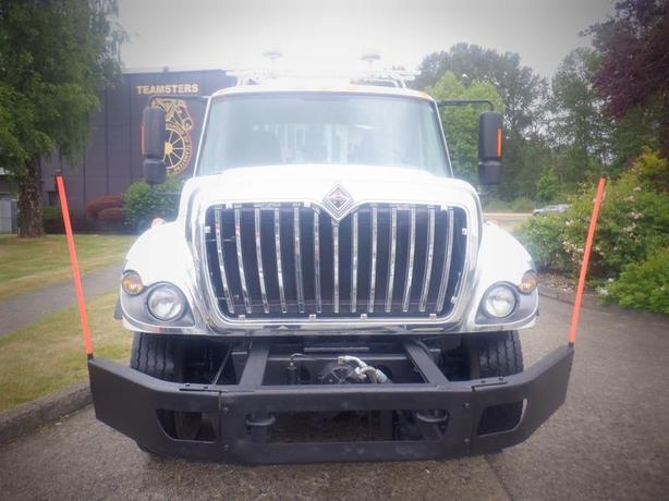 2012 International 7400 Cab and Chassis Air Brakes Dually Diesel image 3