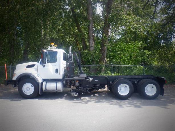 2012 International 7400 Cab and Chassis Diesel With Air Brakes image 2