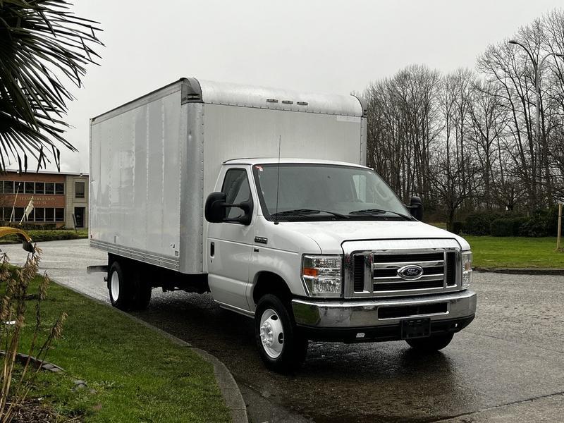 2017 Ford Econoline E-450 Econoline Super Duty 15FT Cube Van display photo