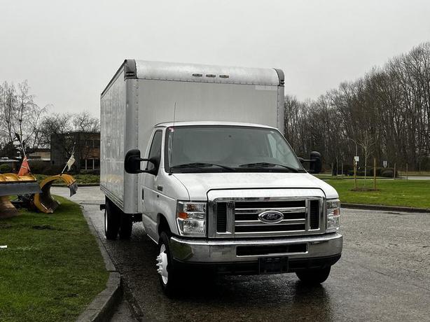 2017 Ford Econoline E-450 Econoline Super Duty 15FT Cube Van image 2