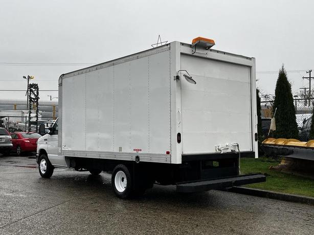 2017 Ford Econoline E-450 Econoline Super Duty 15FT Cube Van image 7
