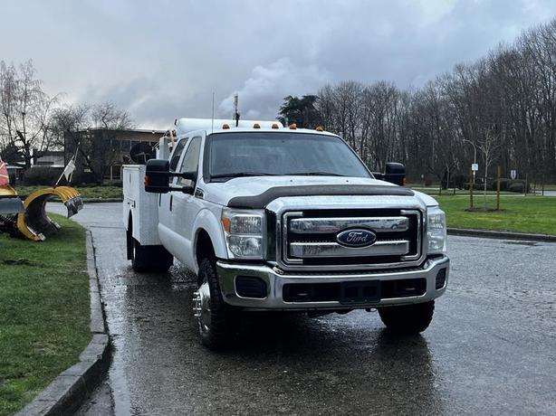 2014 Ford F-350 SD Crew Cab Service Truck 4WD image 2