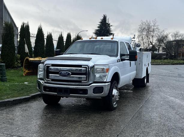 2014 Ford F-350 SD Crew Cab Service Truck 4WD image 4