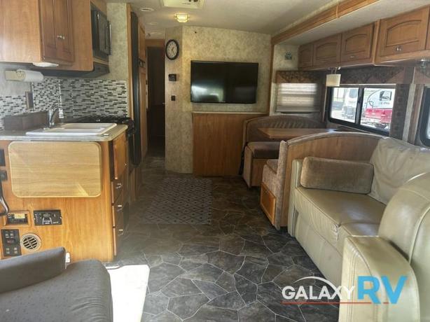 Used 2010 Winnebago Sightseer 33C image 5
